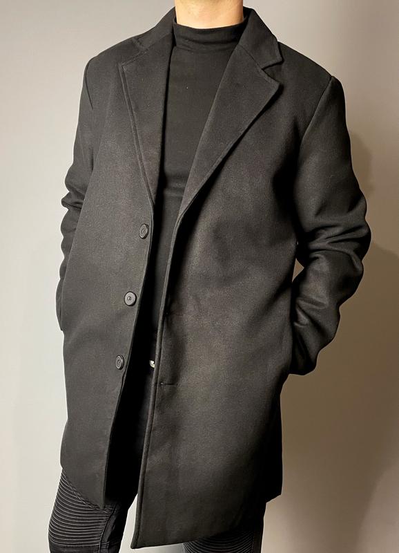Мужское молодежное черное пальто с одним рядом пуговиц фото