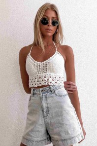 Модный вязаный топ на бретельках фото