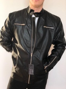 Мужская кожанка с молниями фото