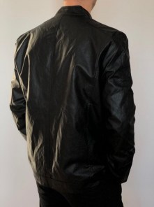 Мужская кожанка с молниями фото