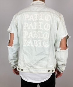 Джинсовая куртка с рваными локтями и надписью Pablo фото