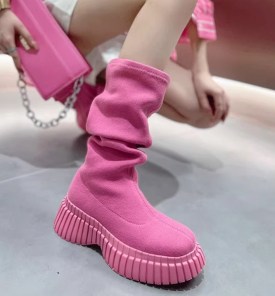 Высокие узкие эластичные ботинки-гольфы на ребристой толстой подошве фото