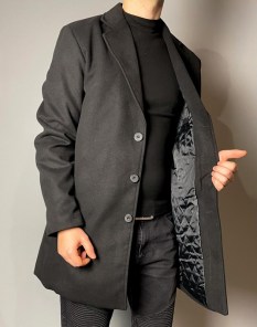 Мужское молодежное черное пальто с одним рядом пуговиц фото