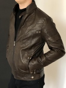 Грубая мужская коричневая кожаная куртка с бархатной подкладкой фото