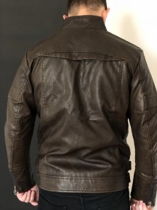 Грубая мужская коричневая кожаная куртка с бархатной подкладкой фото