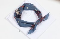 Шарф квадратный с принтом