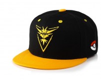 Бейзболка с рисунком и цветным козырьком фото