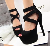 Женские стильные черные босоножки на высоком каблуке