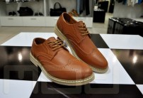 Мужские туфли броги на светлой подошве фото