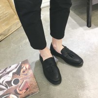 Мужские черные кожаные лоферы с кисточками фото