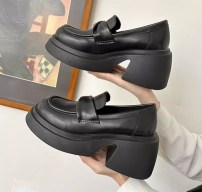 Лоферы в ретро стиле на толстом грубом каблуке фото