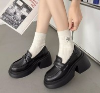 Лоферы в ретро стиле на толстом грубом каблуке фото