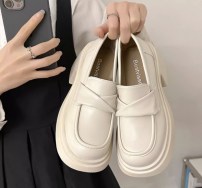 Лоферы в ретро стиле на толстом грубом каблуке фото