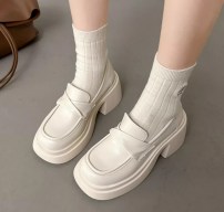 Лоферы в ретро стиле на толстом грубом каблуке фото