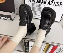 Лоферы в ретро стиле на толстом грубом каблуке фото