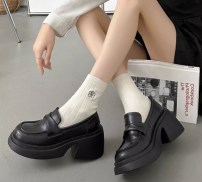 Лоферы в ретро стиле на толстом грубом каблуке фото