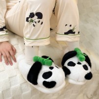 Тапочки chikoku Bear With Bamboo панда черно-белые с бамбуком на голове фото