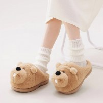Тапочки chikoku Cute Marmot бежевые плюшевые сурок с черным носом и белыми зубками фото