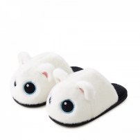 Тапочки chikoku Kawaii Eyes белые плюшевые с огромными голубыми глазами на черном мысе фото