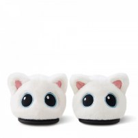 Тапочки chikoku Kawaii Eyes белые плюшевые с огромными голубыми глазами на черном мысе фото