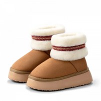 Угги chikoku Snow Boots бежевые замшевые с белым меховым манжетом и этнической лентой фото