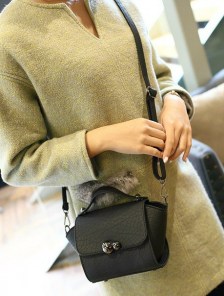 Маленькая сумка с длинной ручкой