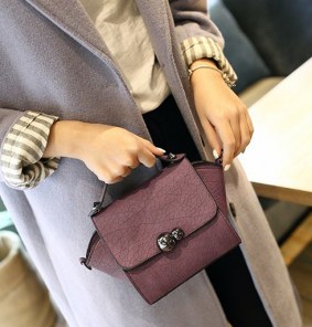 Маленькая сумка с длинной ручкой фото