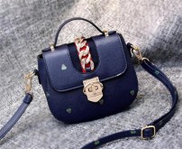 Женский клатч с цепью фото