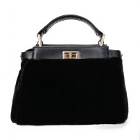 Женская ручная меховая сумка фото