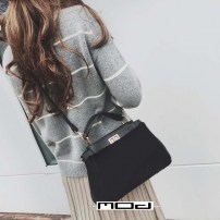 Женская ручная меховая сумка фото