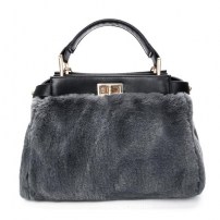 Женская ручная меховая сумка фото