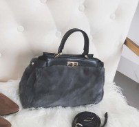 Женская ручная меховая сумка фото