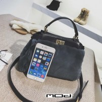 Женская ручная меховая сумка фото