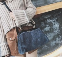 Женская ручная меховая сумка фото