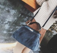 Женская ручная меховая сумка фото