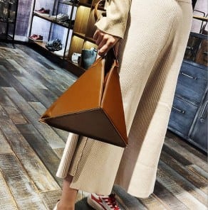 Треугольная женская сумка фото