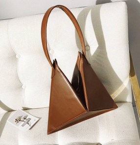 Треугольная женская сумка фото