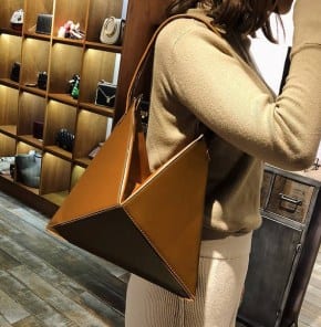 Треугольная женская сумка фото