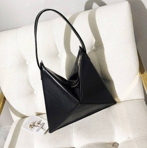 Треугольная женская сумка фото