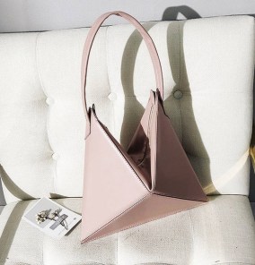 Треугольная женская сумка фото