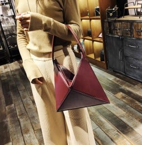 Треугольная женская сумка фото