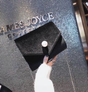 Небольшой велюровый женский клатч фото