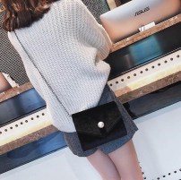 Небольшой велюровый женский клатч фото