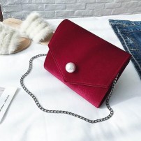 Небольшой велюровый женский клатч фото