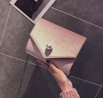 Небольшой велюровый женский клатч фото