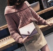 Небольшой велюровый женский клатч фото