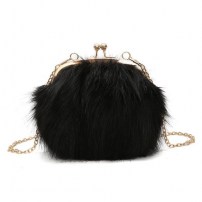 Меховый пушистый клатч фото