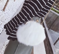 Меховый пушистый клатч фото