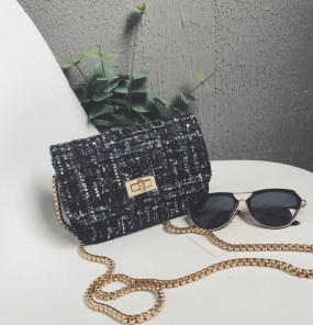 Небольшая шерстяной женский клатч фото