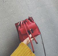 Вместительная сумка на затяжке фото